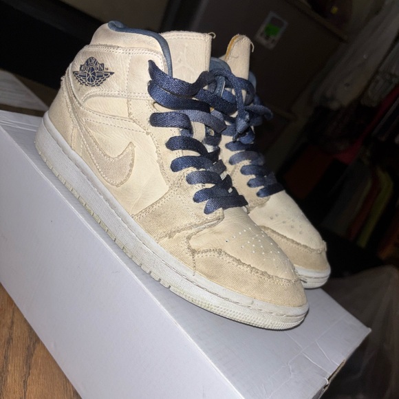 Size 8 women’s air forces 1 ‘07 - Picture 4 of 4